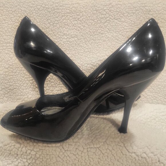 BCBG Paris Black Patent Peep Toe 3.5 Heeled " Stilettos - Size 7 - Picture 1 of 7